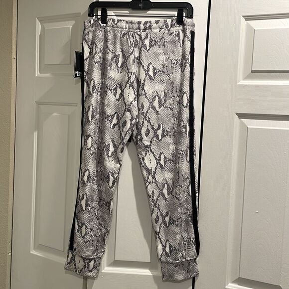 NWT Michael Lauren Cropped Sweatpants, Size Medium - Picture 6 of 8